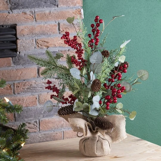 Glitzhome® Christmas Pine, Eucalyptus & Berry Tree 6 Glitzhome® Christmas Pine, Eucalyptus & Berry Tree - Image 4