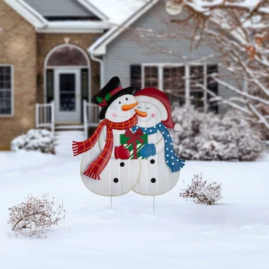 Glitzhome® 2.5ft. Metal Lovely Snowman Yard Stake 5 Glitzhome® 2.5ft. Metal Lovely Snowman Yard Stake - Image 3